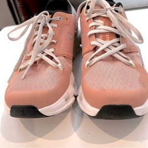 OnCloud Cloudflyer 4.Peach/Aloe Size 9. Supreme cushioning. Very good condition.